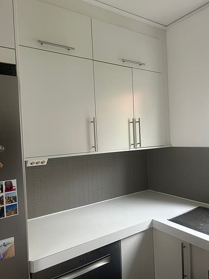 Vita köksluckor med handtag