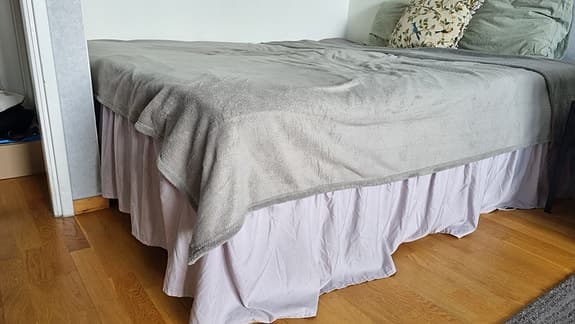Ljusgrå sängkappa för 180x200 säng