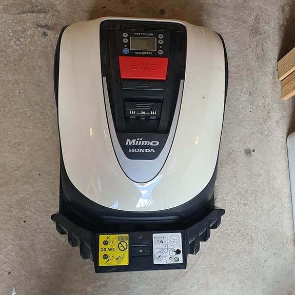 Honda Miimo robotgräsklippare med laddstation
