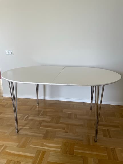 Matbord med iläggskivor