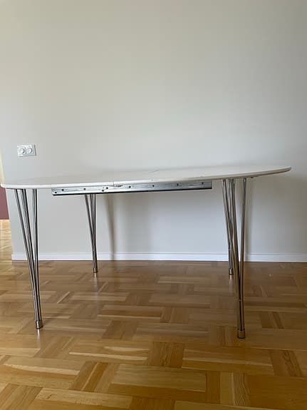 Matbord med iläggskivor
