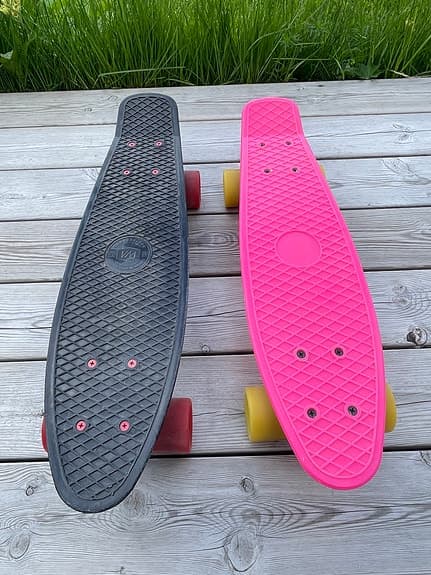 Skateboards plast svart och rosa