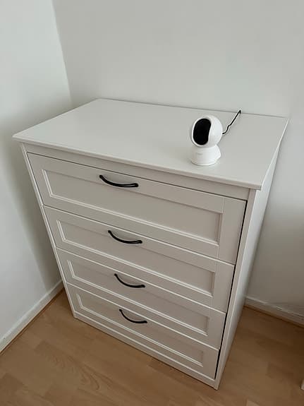 Byrå med 4 lådor