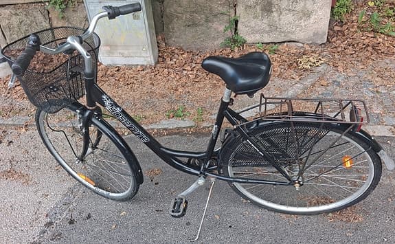 Damcykel,  3 vxl, mkt bekväm, allt fungerar!!