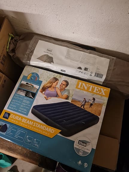 Jysk tält 310 x 240 x 130 cm + Intex dubbelluftmadrass