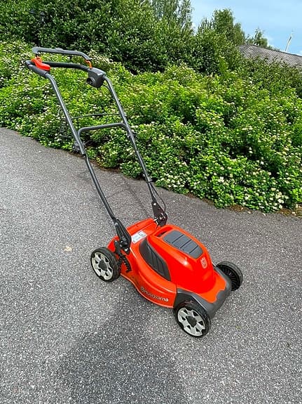 Husqvarna LC141C Gräsklippare