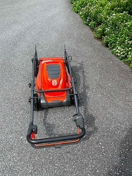 Husqvarna LC141C Gräsklippare