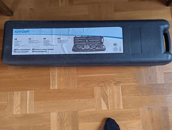 Hantelset med stång och viktplattor + träningsbänk