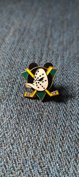 Walt Disney Mighty Ducks Pin