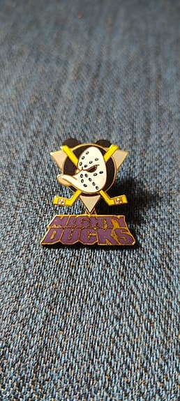 Walt Disney Mighty Ducks Pin
