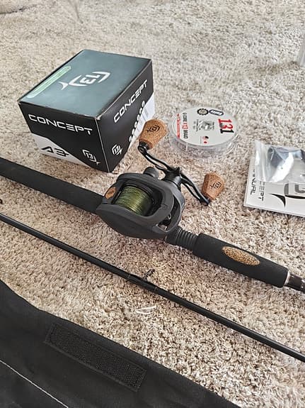13 Fishing Concept A haspelrulle med spö 8'3" Powercast XXH