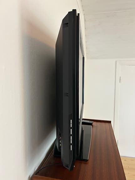 Philips 32" LCD-TV med fjärrkontroll – perfekt till retro-gaming!