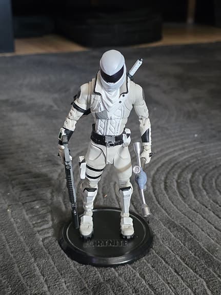 Fortnite figur med Overtaker skin