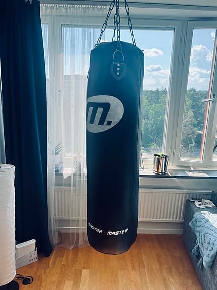 Boxningssäck MASTER – komplett med takfäste och kedjor