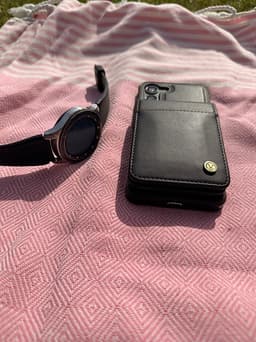 Samsung Galaxy S23 256 GB + Samsung Galaxy Watch 46 mm säljes