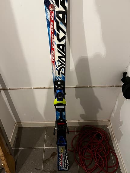 Dynastar slalomskidor med bindningar