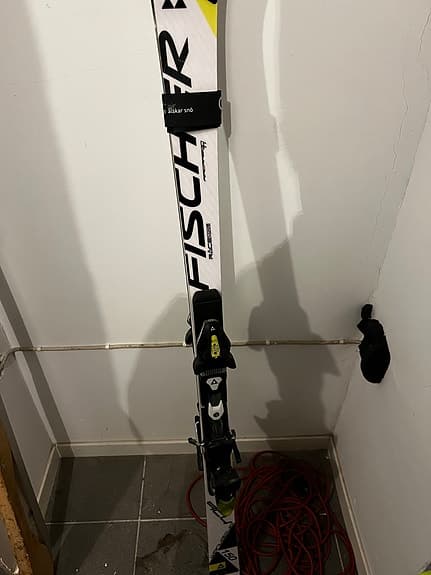 Fischer alpinskidor med bindningar