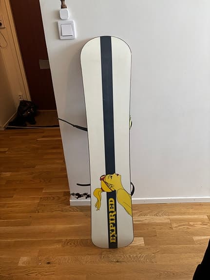 Vintage Burton ”Expired” Snowboard med Burton-bindningar – Retro/Samlarobjekt