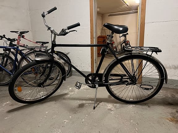 Klassisk herrcykel, inga växlar, bra skick.