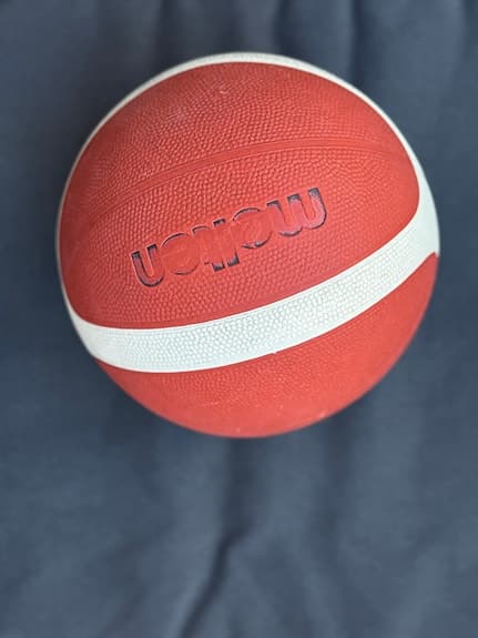 Molten basketboll röd/vit