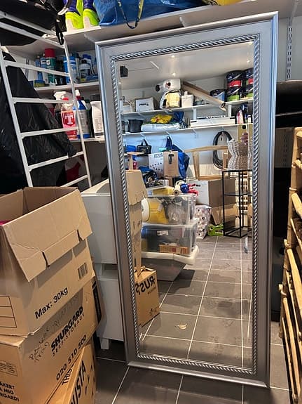 IKEA helkroppsspegel med dekorativ silverram