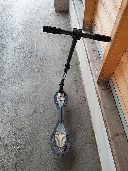Waveboard - rolig sparkcykel-variant för barn / ungdom.