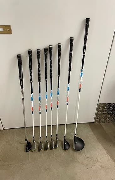 Vänster Spalding golfset för damer eller junior med bag och klubbor
