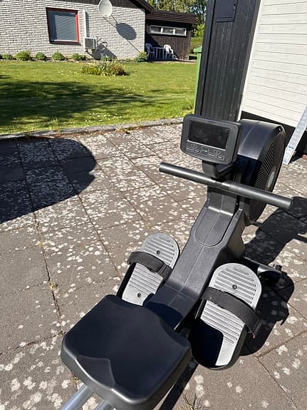 Roddmaskin med luft- och magnetmotstånd
