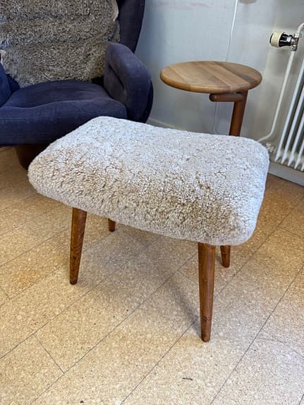 50 40 tall Dansk Svensk pall i ny fårskinn.