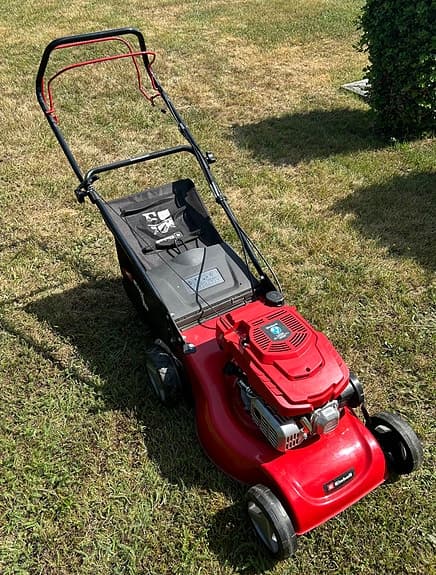 Einhell bensindriven gräsklippare röd med uppsamlare