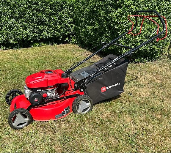 Einhell bensindriven gräsklippare röd med uppsamlare