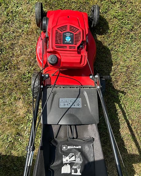 Einhell bensindriven gräsklippare röd med uppsamlare