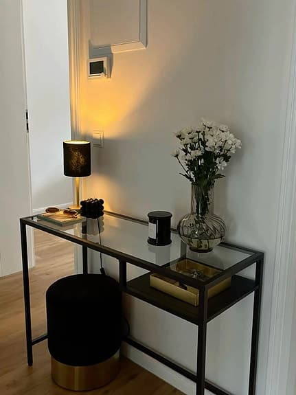 Skrivbord/Konsolbord med glasskiva – Stilren design