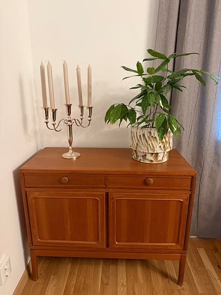 Superfint skåp i teak teakskåp retro vintage skänk byrå teakskänk