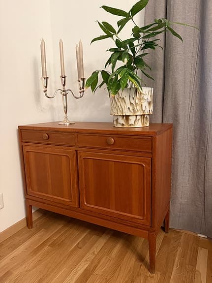 Superfint skåp i teak teakskåp retro vintage skänk byrå teakskänk