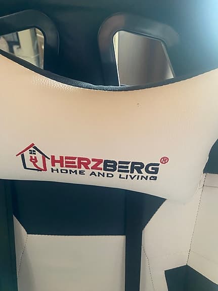 Herzberg gamingstol svart/vit med fotstöd