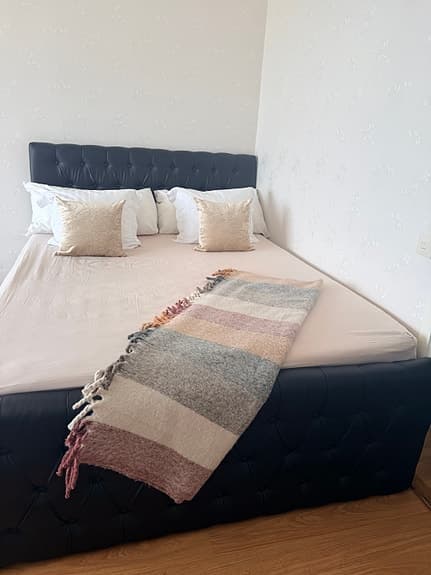 Säng med förvaring 160x200