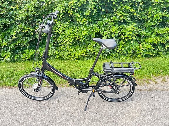 Vikbar elcykel 7 vxl, S- & V-däck, som nytt!
