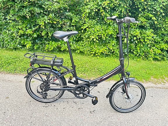Vikbar elcykel 7 vxl, S- & V-däck, som nytt!