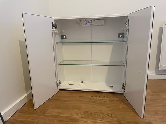 IKEA spegelskåp med belysning Storjorm