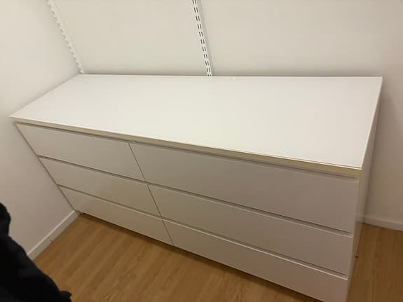 Vit MALM byrå med 6 lådor (IKEA) – Fint skick!
