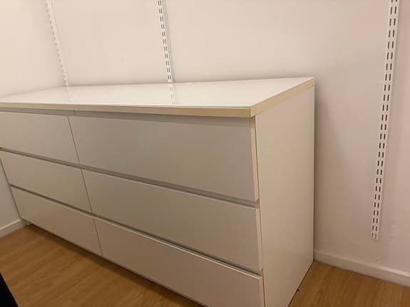 Vit MALM byrå med 6 lådor (IKEA) – Fint skick!