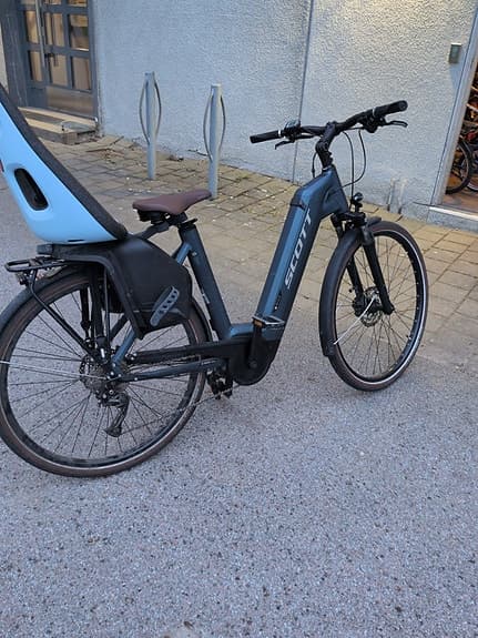 Scott elcykel med barnsäte blå