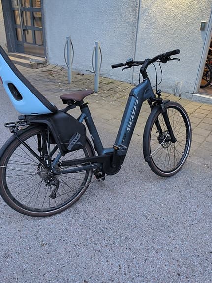 Scott elcykel med barnsäte blå