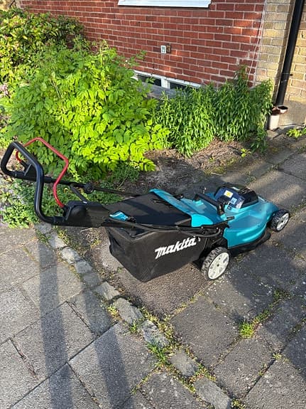 Makita DLM538 gräsklippare 36V blå