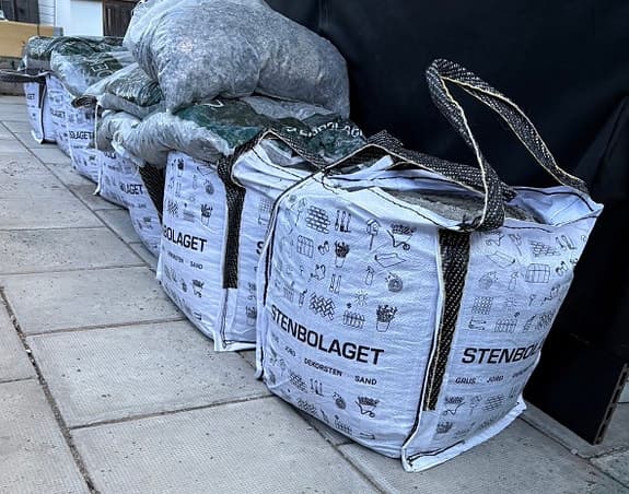 2 st oanvända säckar Stenmjöl (0-8 mm) från Stenbolaget – 70L/säck