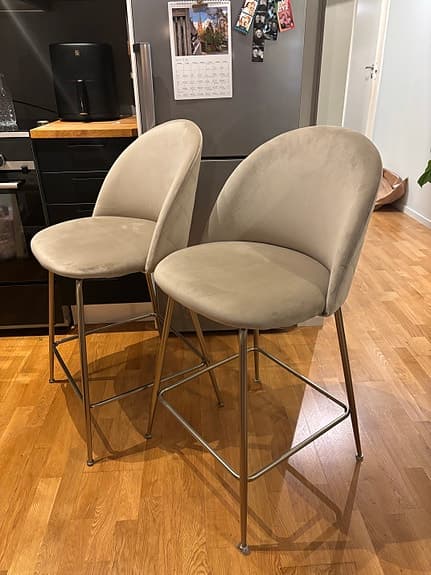 2 st beigea barstolar i sammet - Kiwi, Mio