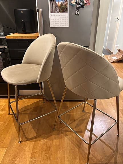 2 st beigea barstolar i sammet - Kiwi, Mio