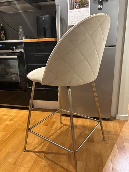 2 st beigea barstolar i sammet - Kiwi, Mio