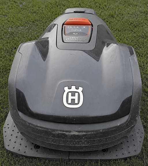 Husqvarna Automower® Aspire™ R4 - komplett paket med laddare o Automower® garage
